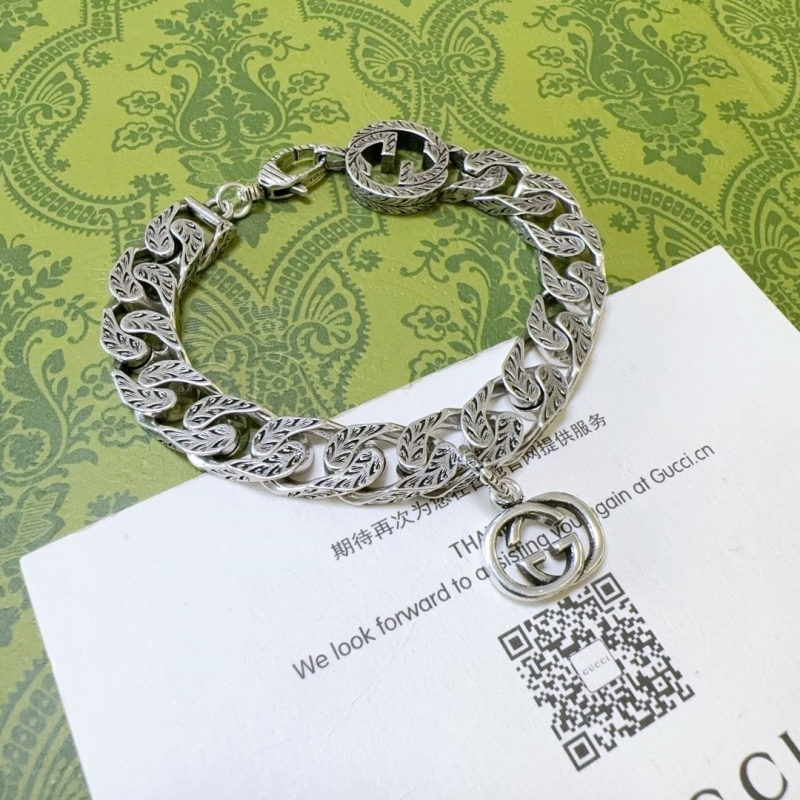 G*u*i bracelets